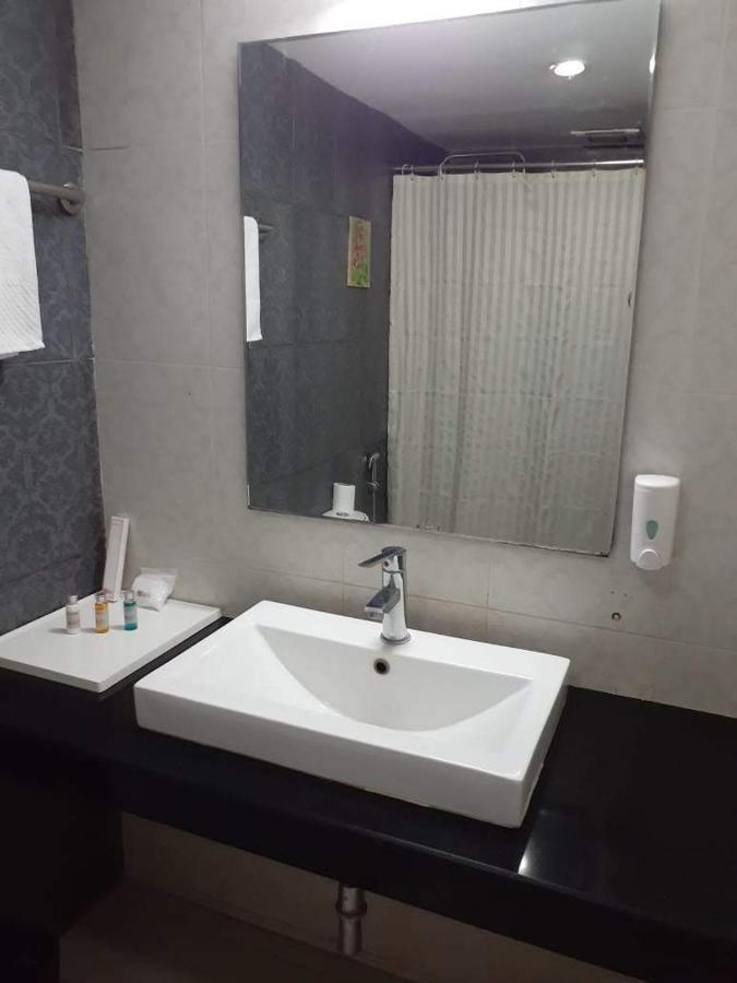 Hotel Md'S Continental Jorhāt Extérieur photo