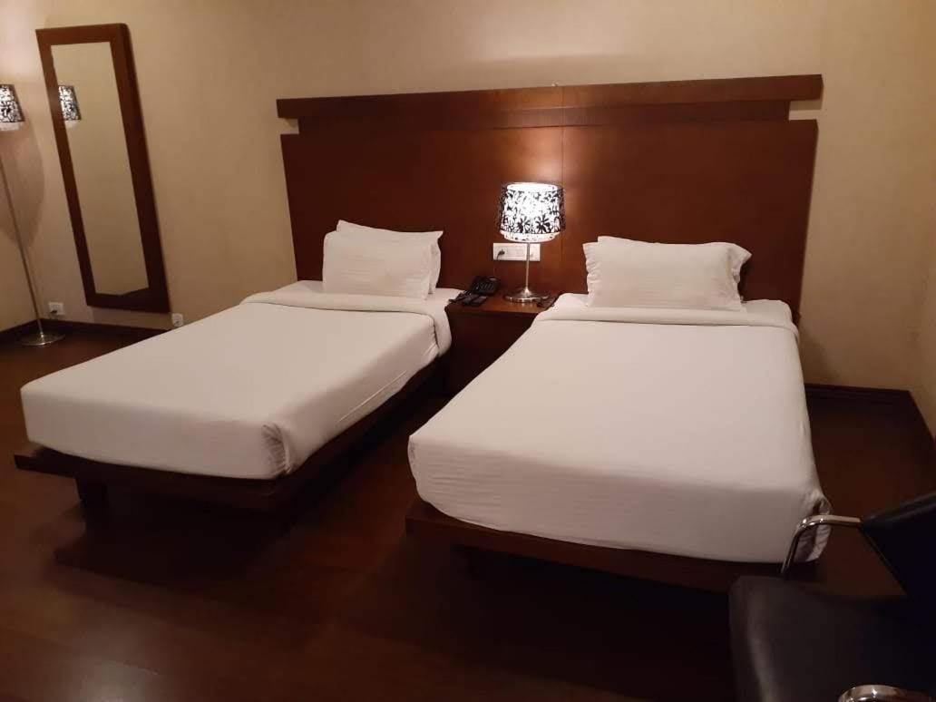 Hotel Md'S Continental Jorhāt Extérieur photo
