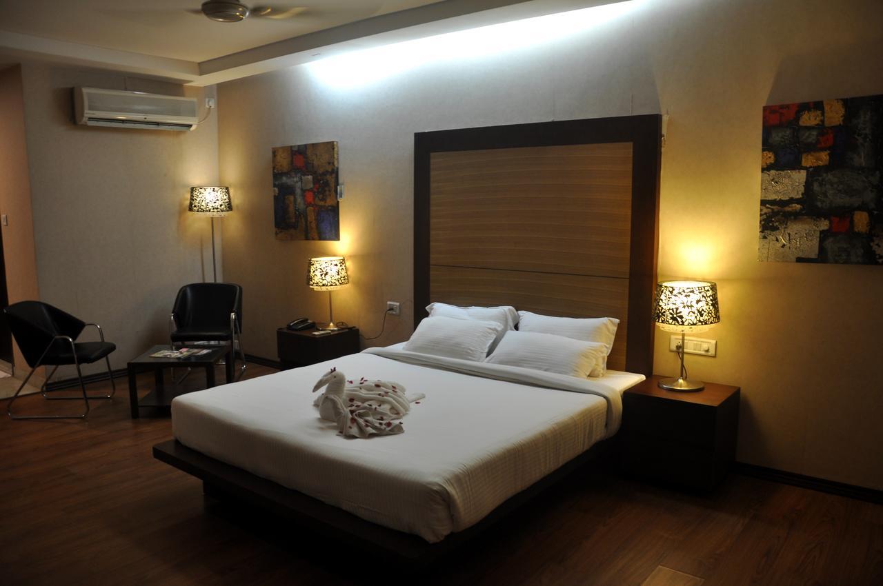 Hotel Md'S Continental Jorhāt Extérieur photo